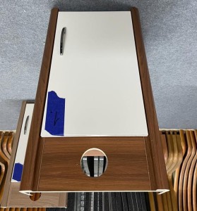 Szafka nocna kremowy / brąz 