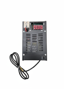 Ładowarka / stacja ładowania akumulatora Toptron CH22 – 12V / 12A (do przyczep kempingowych i kamperów)